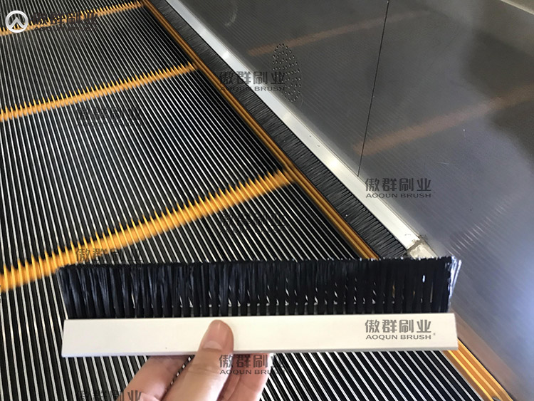 escalator skirt brush strip