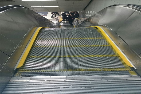 AOQUN Single-row Brush in The Escalator Is Just Moderate Softness