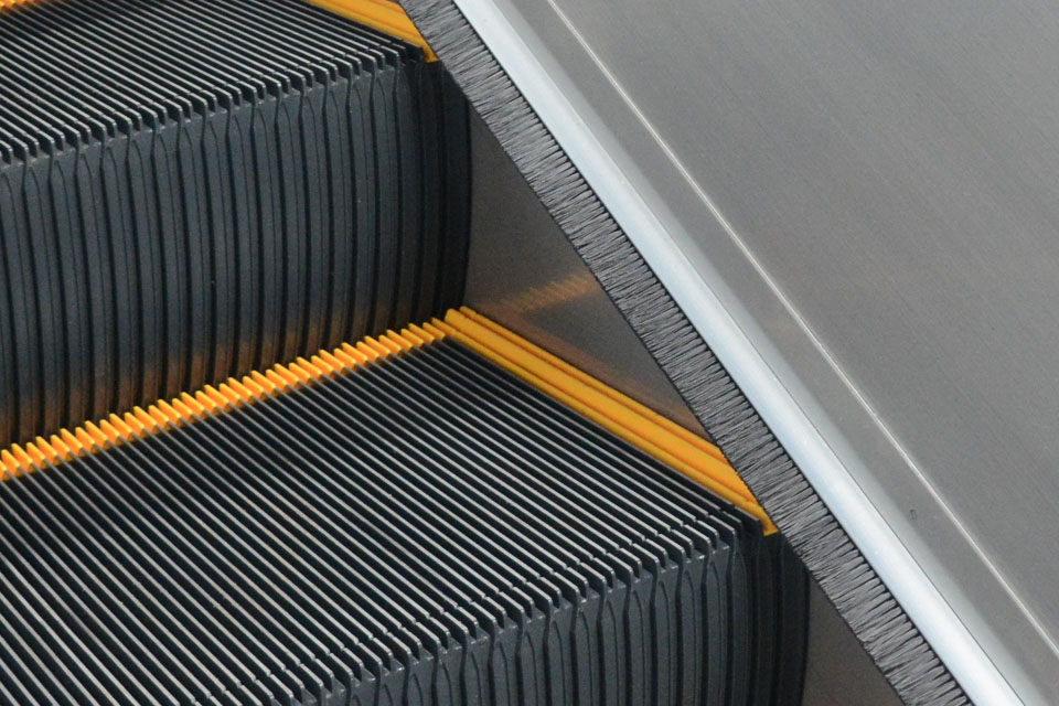 AOQUN Escalator Brush Guard Accompany You for Safe Travel