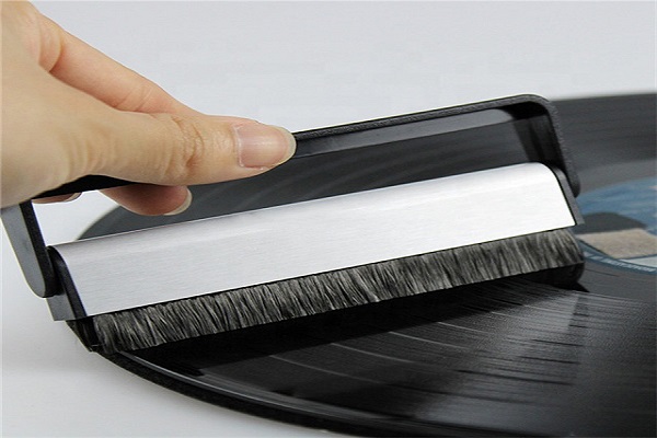 Can You Really Distinguish The Record Cleaning Brush Made Of New Nylon Filament?